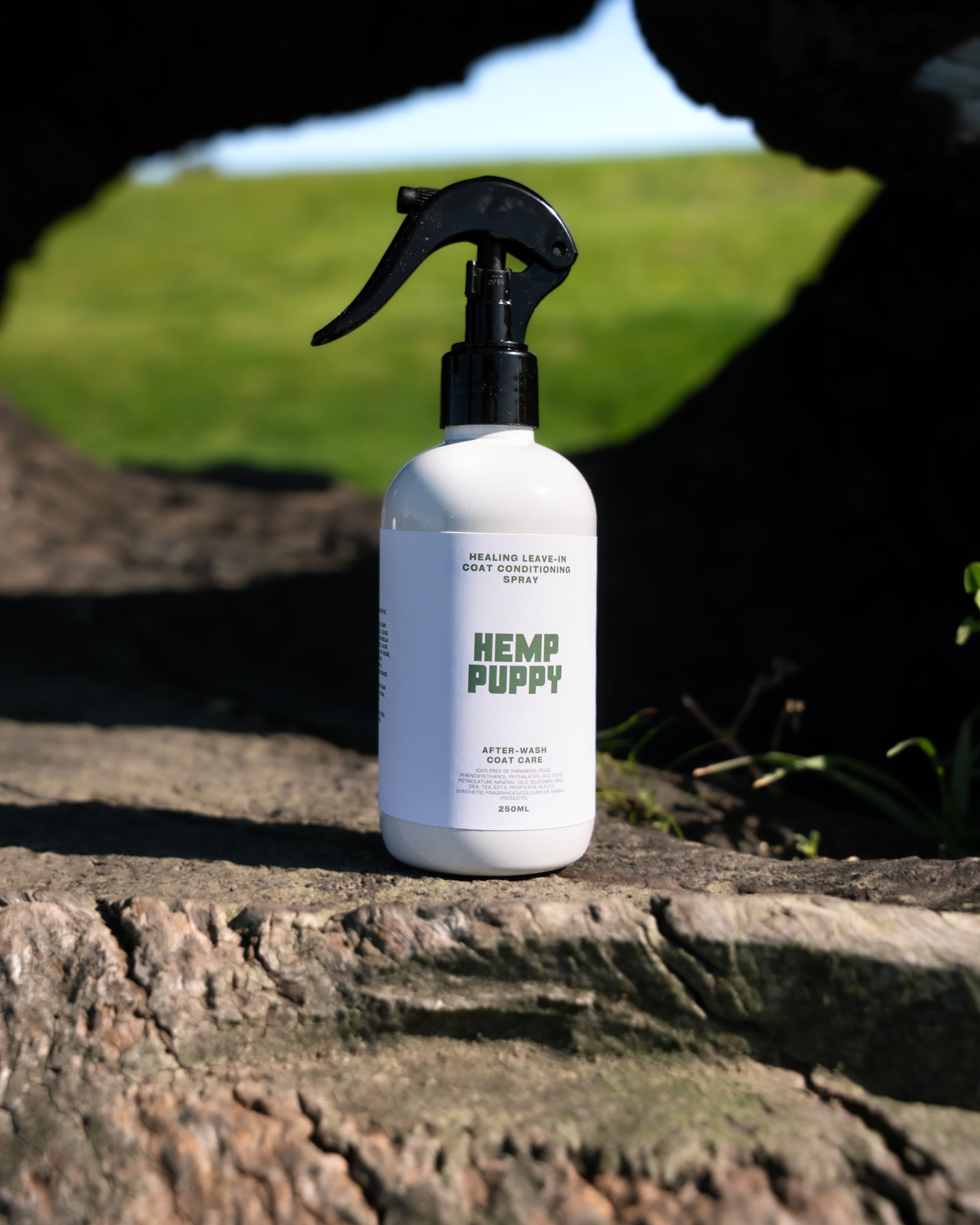 Hemp Puppy leave-in healing conditioning spray for dogs, soothing dry skin and irritation. Natural ingredients to promote a healthy, shiny coat while reducing itching.